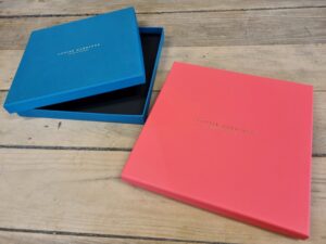 Presentation packaging for scarves